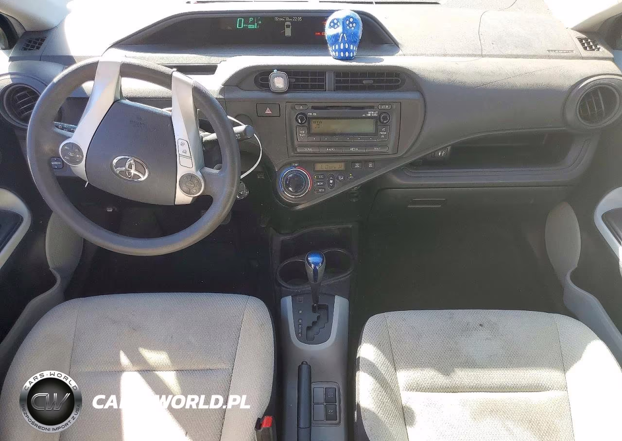 2013 Toyota Prius C One VIN:JTDKDTB37D1549586 - 8