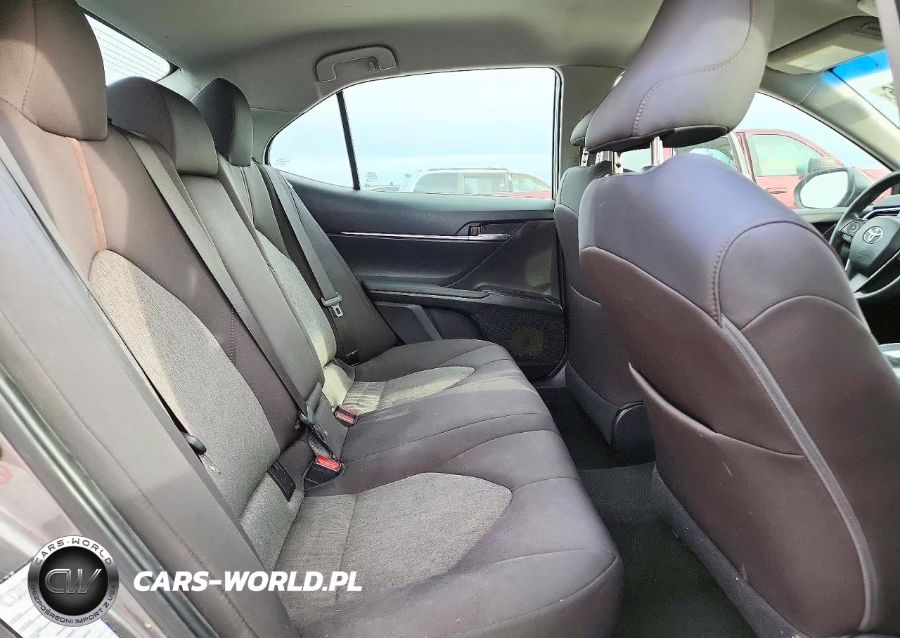 2018 Toyota Camry Le VIN:4T1B11HK8JU593579 - 10