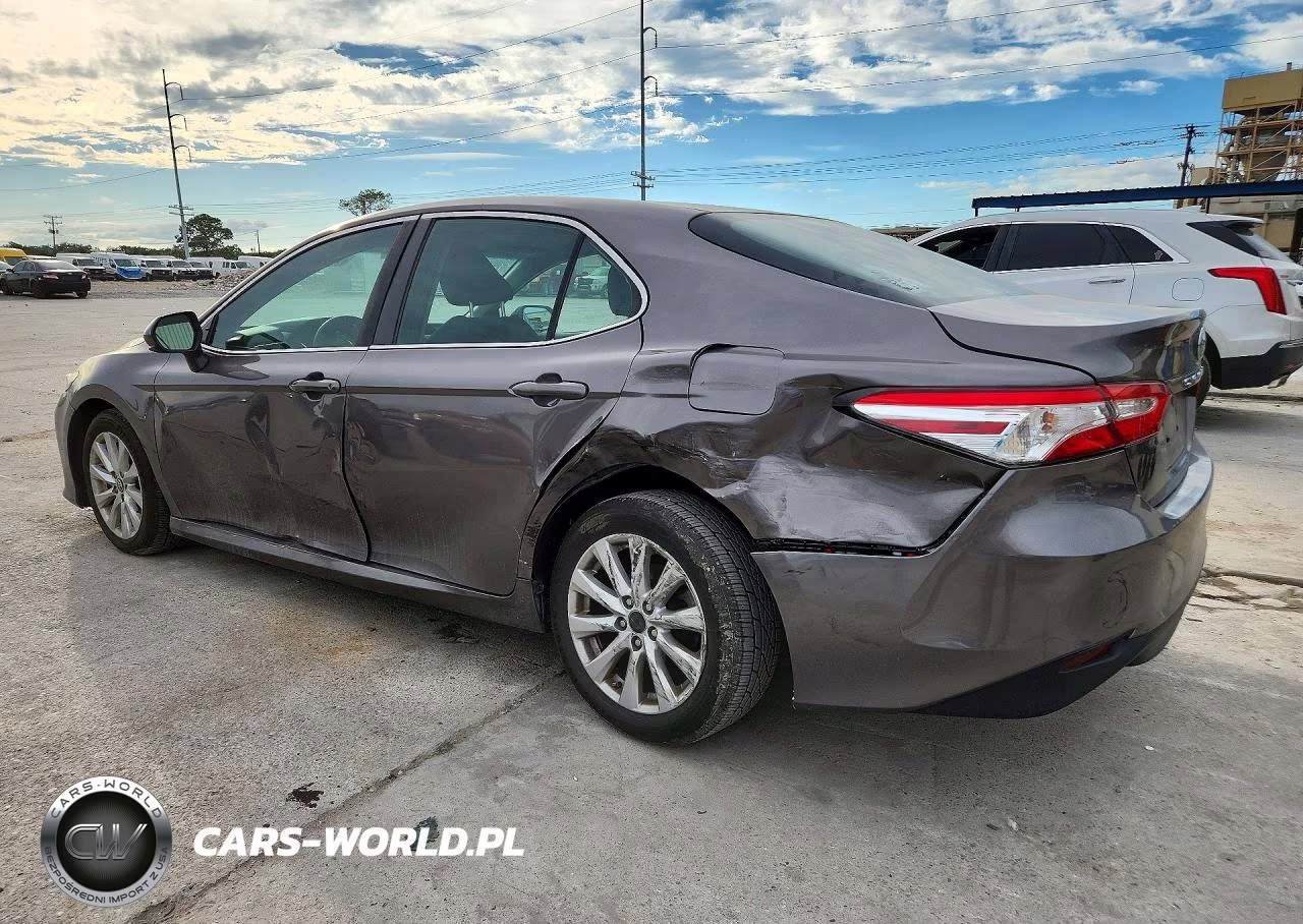 2018 Toyota Camry Le VIN:4T1B11HK8JU593579 - 2