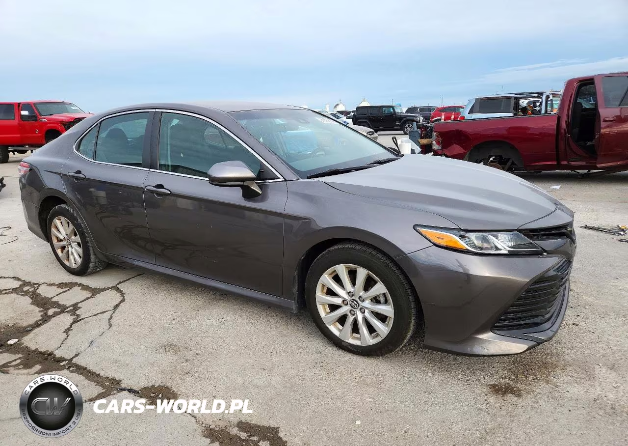 2018 Toyota Camry Le VIN:4T1B11HK8JU593579 - 4