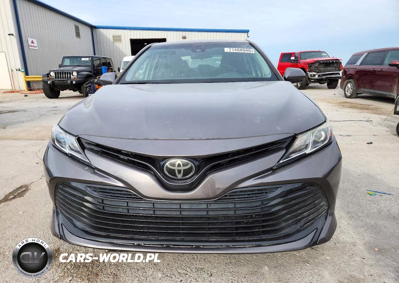 2018 Toyota Camry Le VIN:4T1B11HK8JU593579 - 5