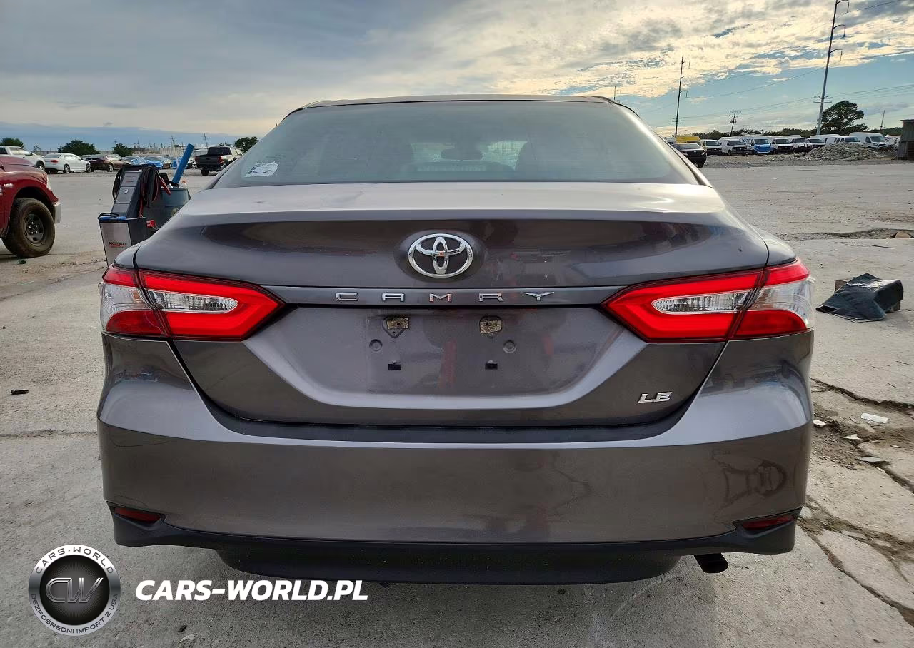 2018 Toyota Camry Le VIN:4T1B11HK8JU593579 - 6