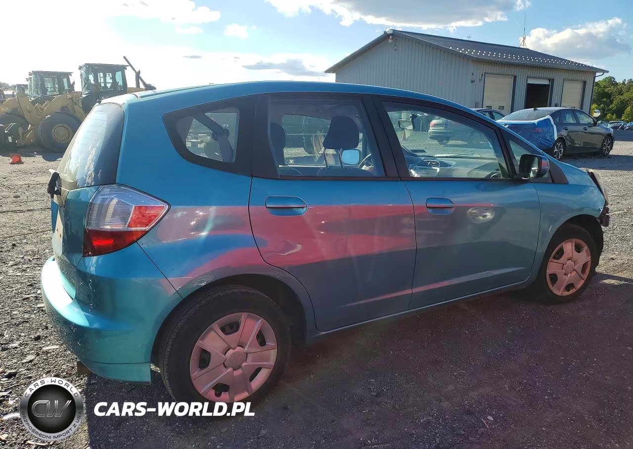 2013 Honda Fit VIN:JHMGE8H3XDC028307 - 3