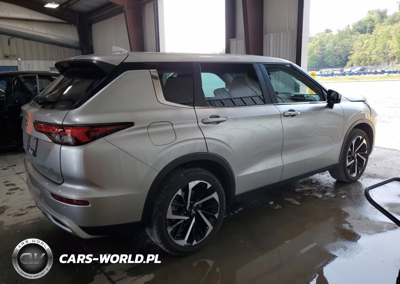 2023 Mitsubishi Outlander Se VIN:JA4J4UA85PZ018160 - 3
