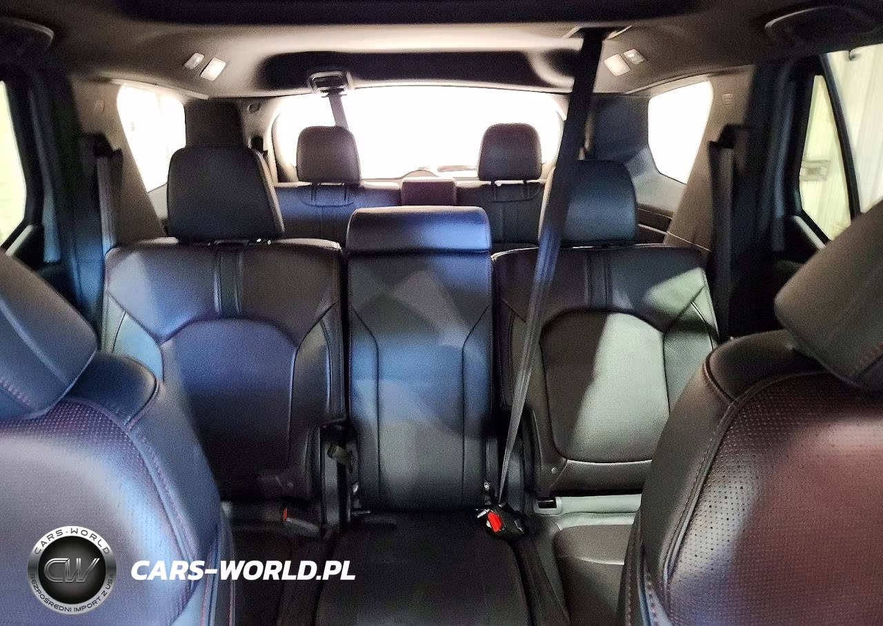 2025 Honda Pilot Black VIN:5FNYG1H90SB132882 - 10