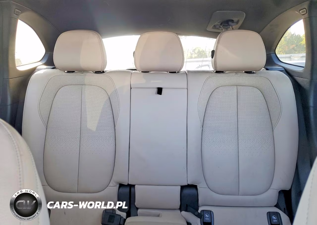 2018 BMW X1 xDrive28I VIN:WBXHT3C35J3H30171 - 10