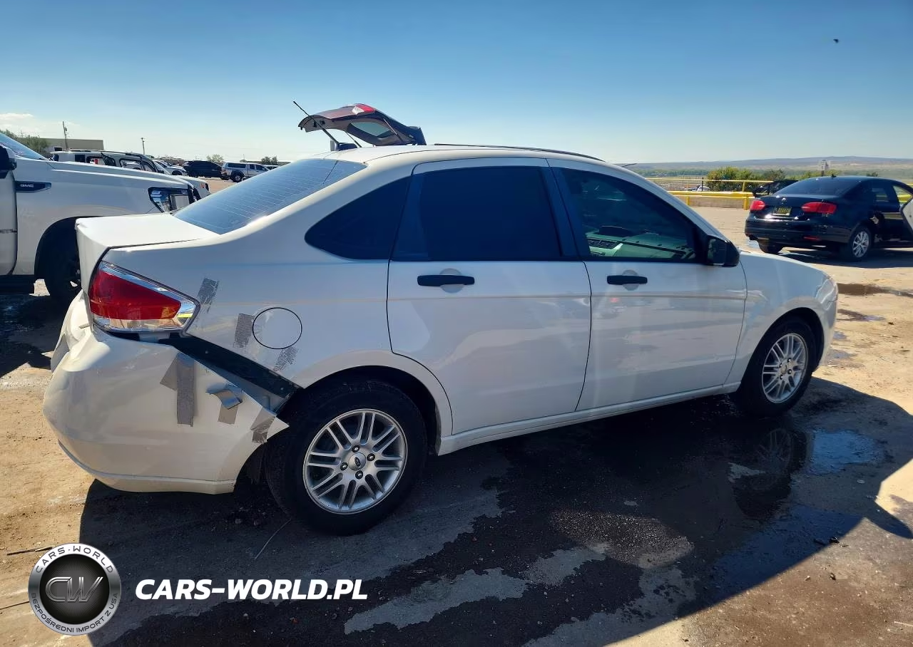 2010 Ford Focus S VIN:1FAHP3EN7AW153998 - 3