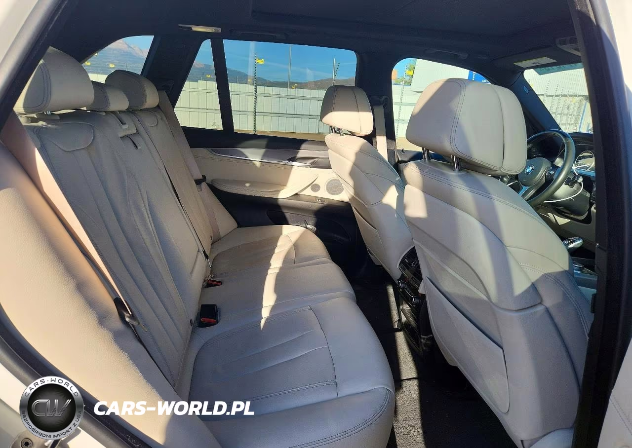 2018 BMW X5 xDrive50I VIN:5UXKR6C5XJ0U14069 - 11
