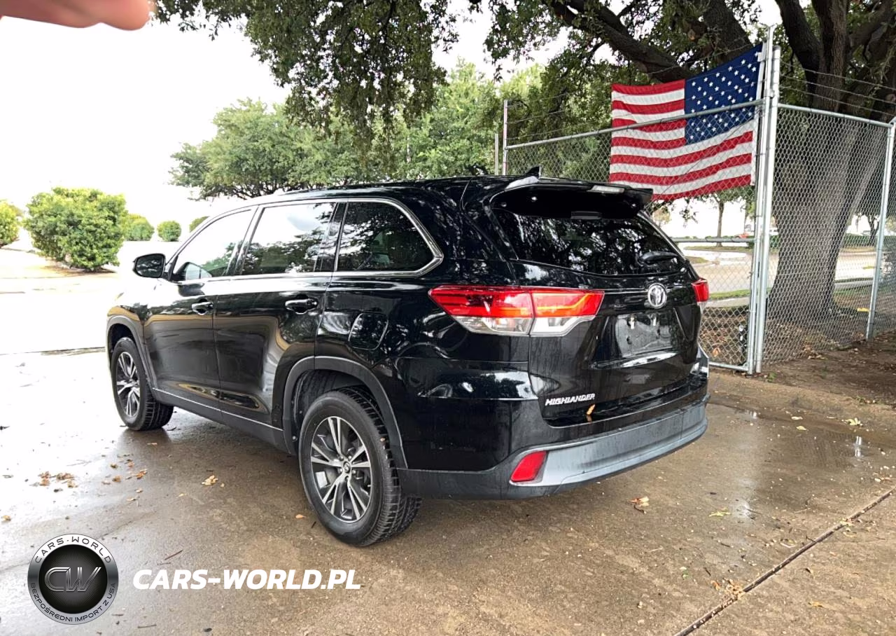2019 Toyota Highlander Le Plus VIN:5TDZZRFH9KS309982 - 3