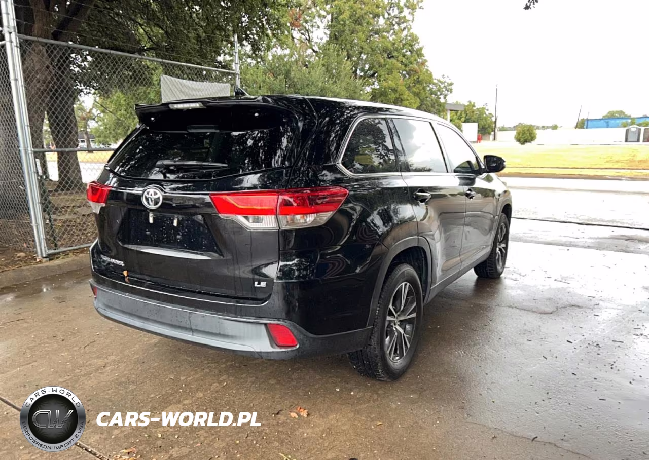 2019 Toyota Highlander Le Plus VIN:5TDZZRFH9KS309982 - 4