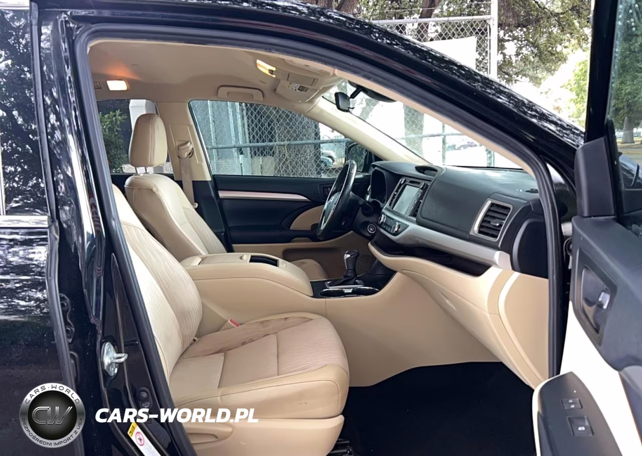 2019 Toyota Highlander Le Plus VIN:5TDZZRFH9KS309982 - 5