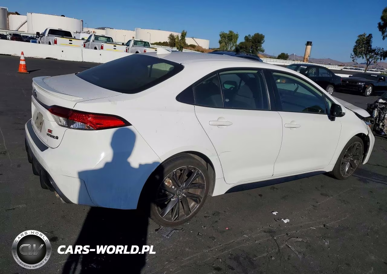 2024 Toyota Corolla Hybrid VIN:JTDBCMFE4R3043116 - 3