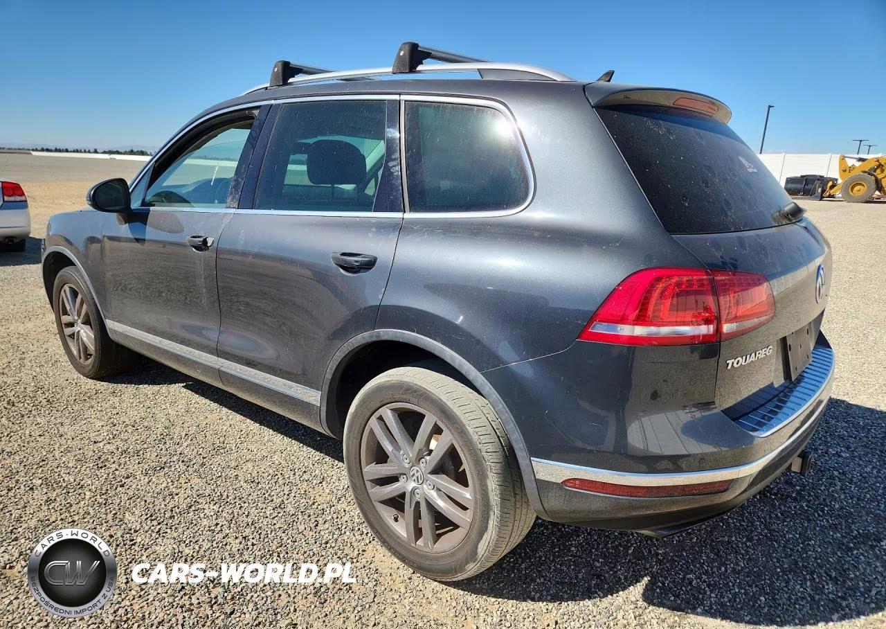 2016 Volkswagen Touareg Sport VIN:WVGEF9BP2GD011261 - 2