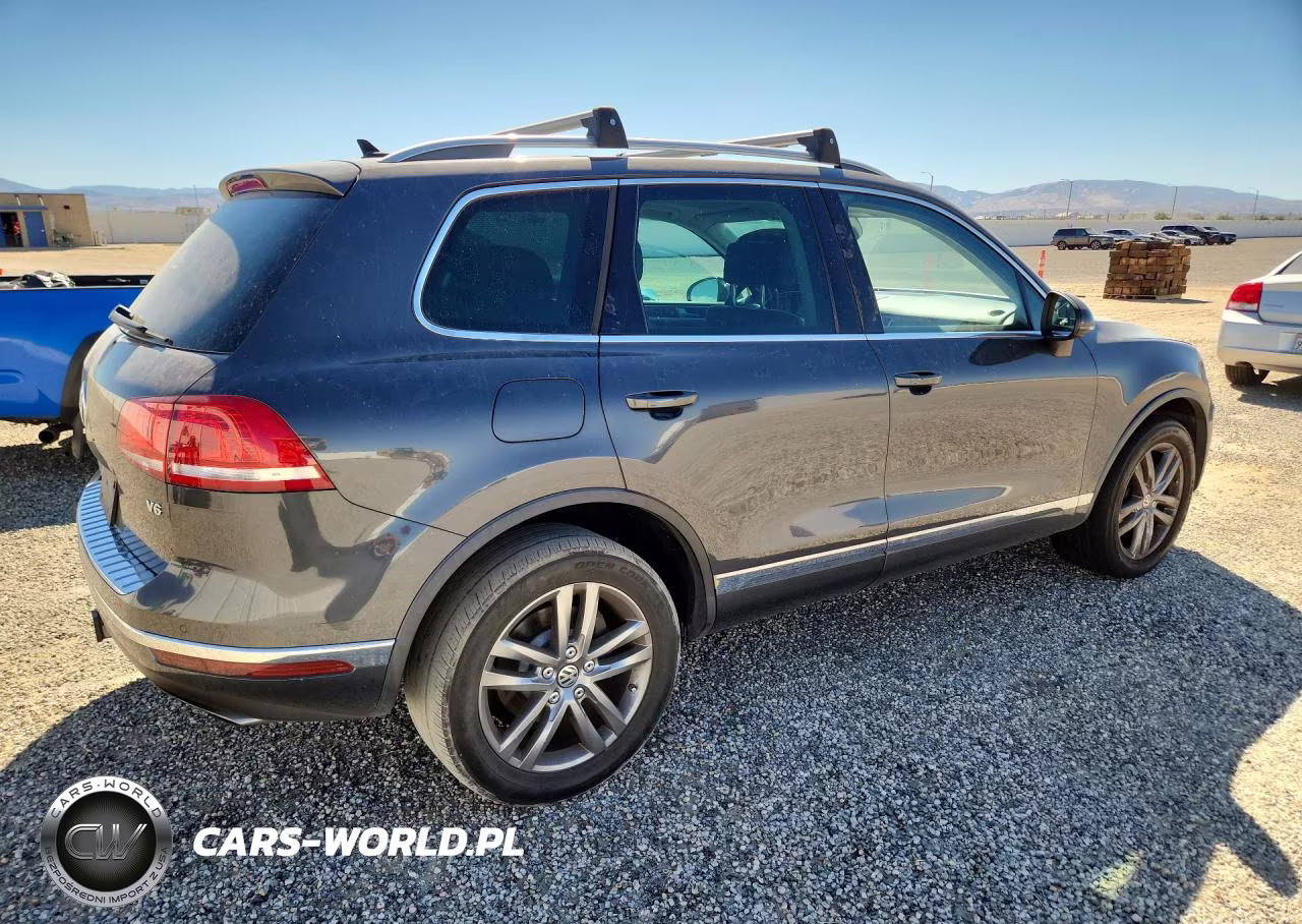 2016 Volkswagen Touareg Sport VIN:WVGEF9BP2GD011261 - 3
