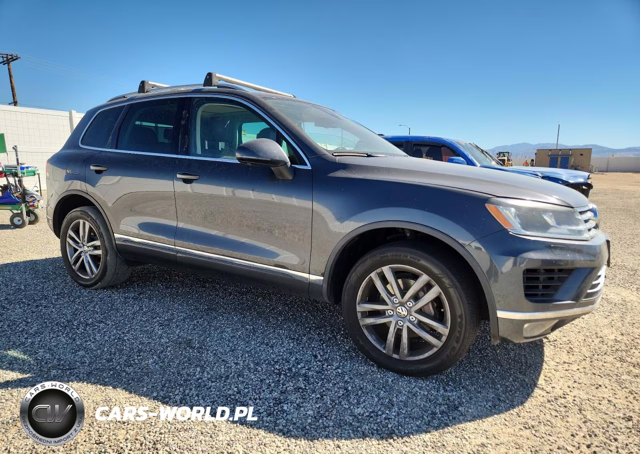 2016 Volkswagen Touareg Sport VIN:WVGEF9BP2GD011261 - 4