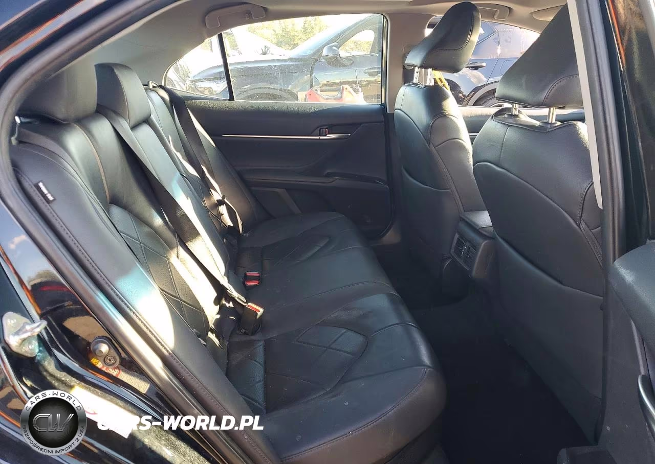 2018 Toyota Camry Hybrid Xle VIN:4T1B21HK4JU504670 - 10