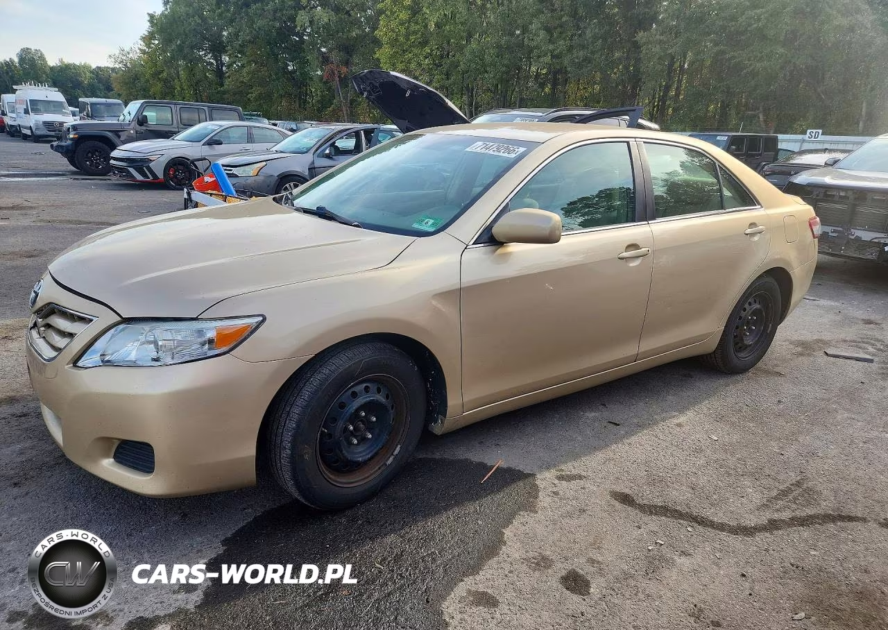 2010 Toyota Camry Le – zdjęcie 1 z 12