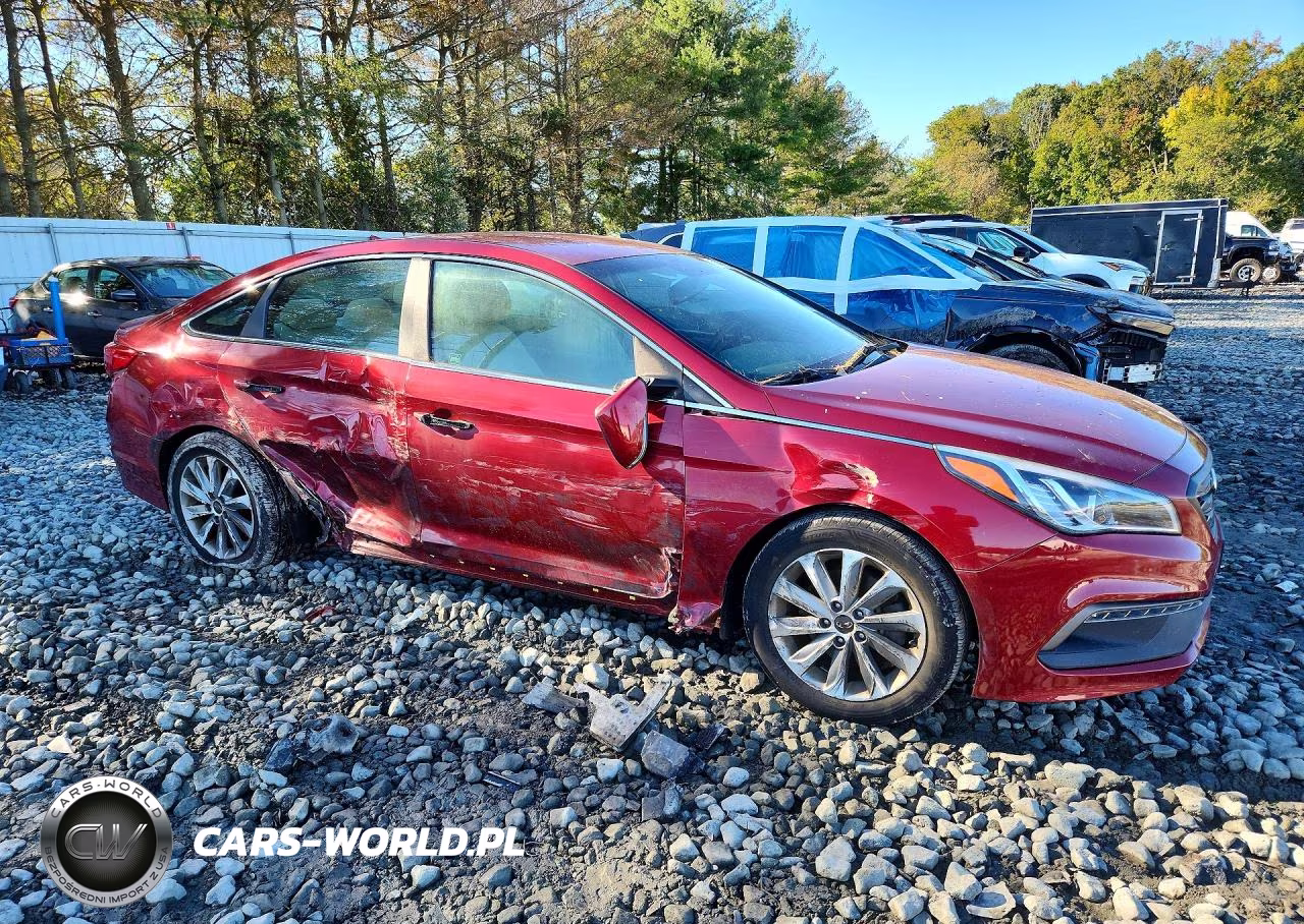 2015 Hyundai Sonata Sport VIN:5NPE34AF5FH027357 - 4