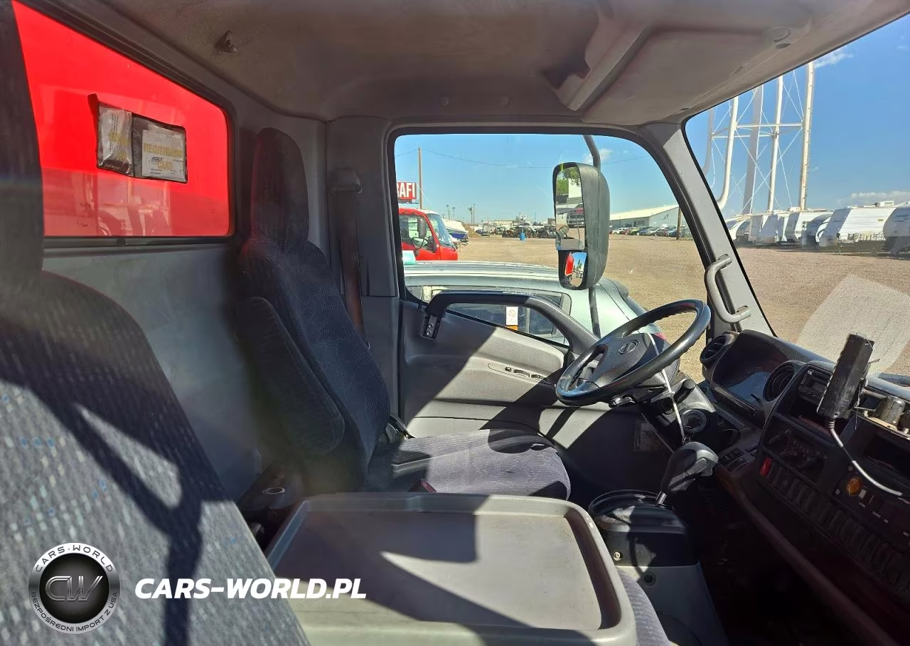 2018 Hino 195 Box Truck VIN:JHHSDM2H6JK006203 - 11
