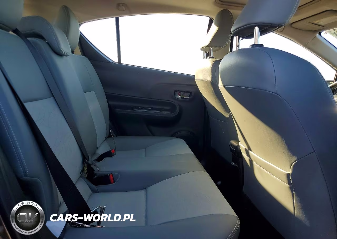 2015 Toyota Prius C Four VIN:JTDKDTB35F1100281 - 10
