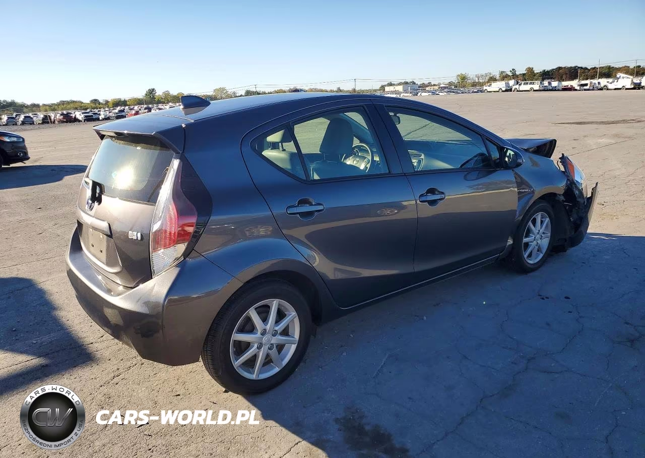 2015 Toyota Prius C Four VIN:JTDKDTB35F1100281 - 3