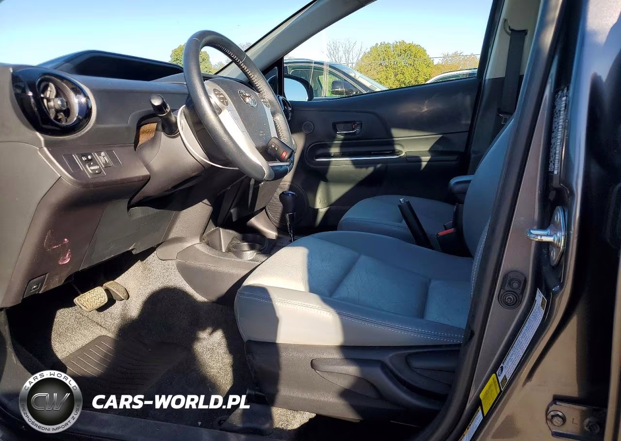 2015 Toyota Prius C Four VIN:JTDKDTB35F1100281 - 7