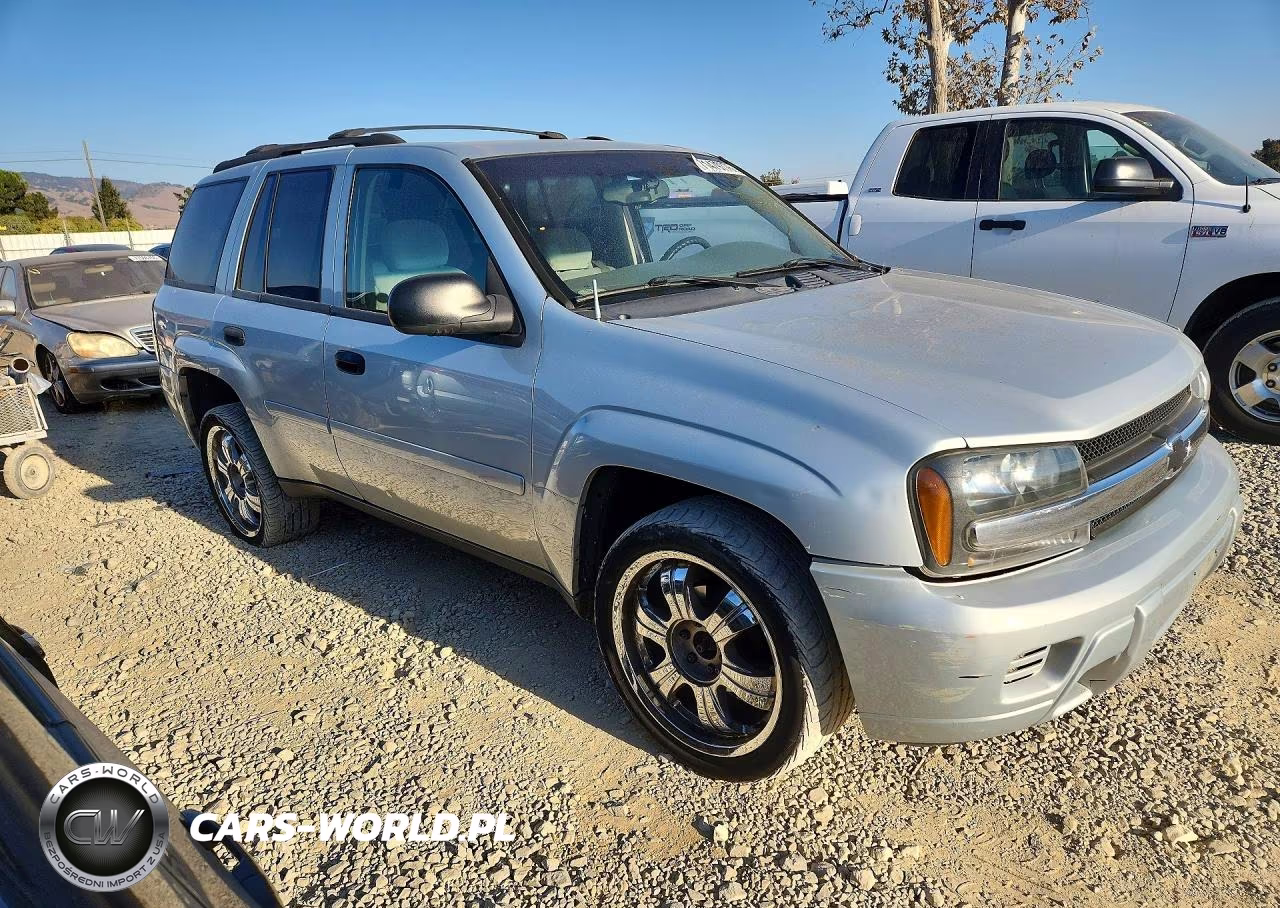 2008 Chevrolet Trailblazer Ls VIN:1GNDT13S482193885 - 4