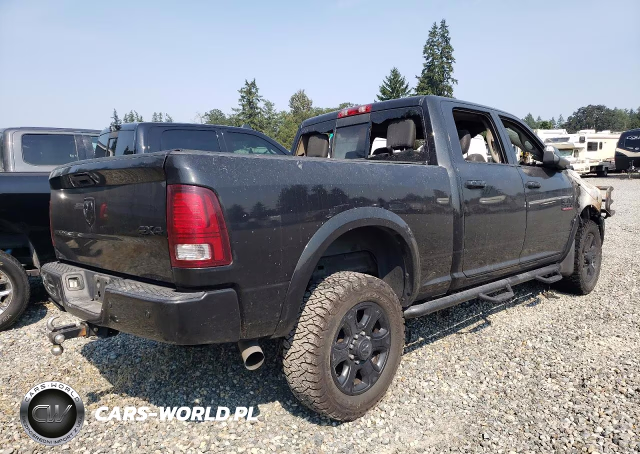 2017 Ram 2500 Laramie VIN:3C6UR5FLXHG502812 - 3