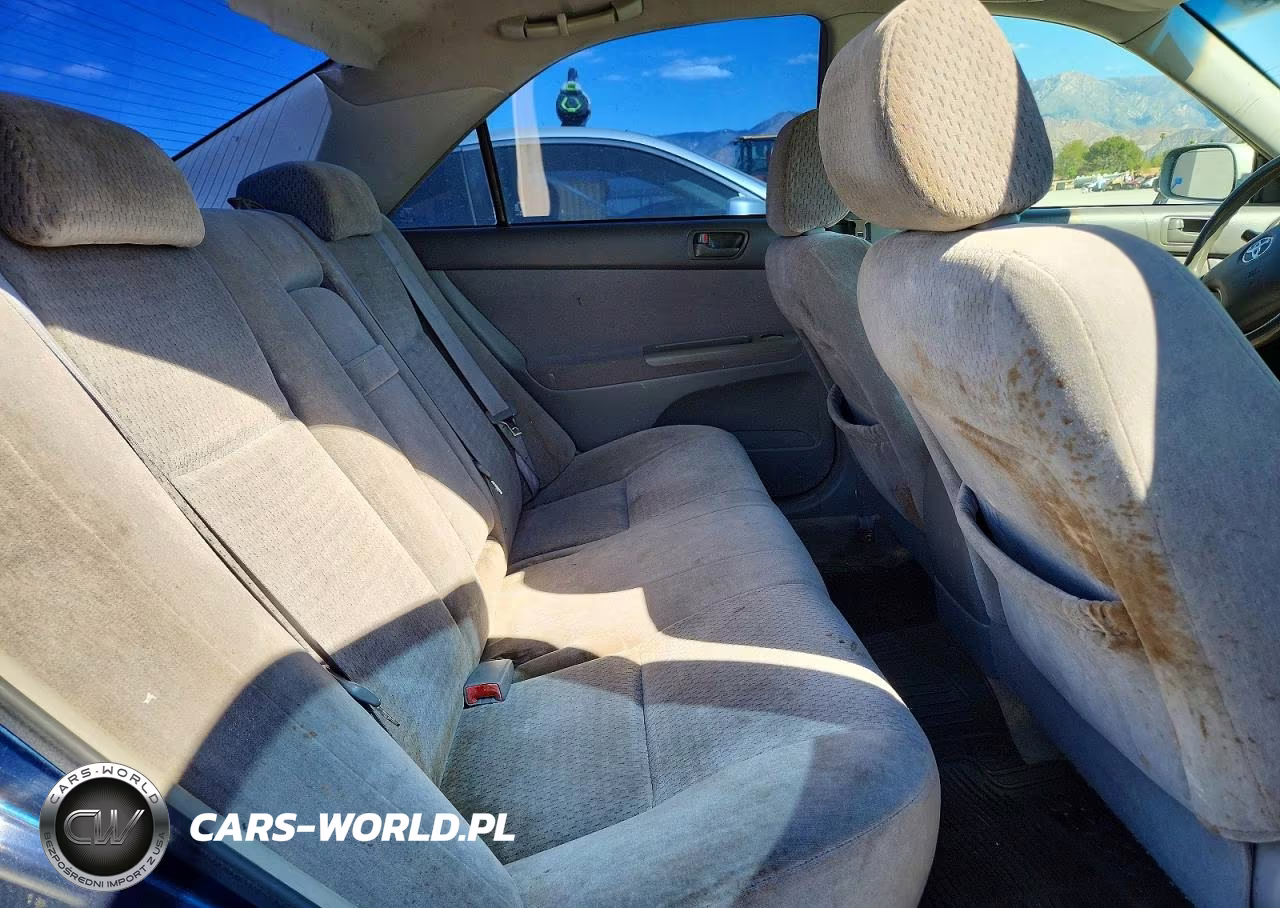 2004 Toyota Camry Le VIN:JTDBE32K340255273 - 10