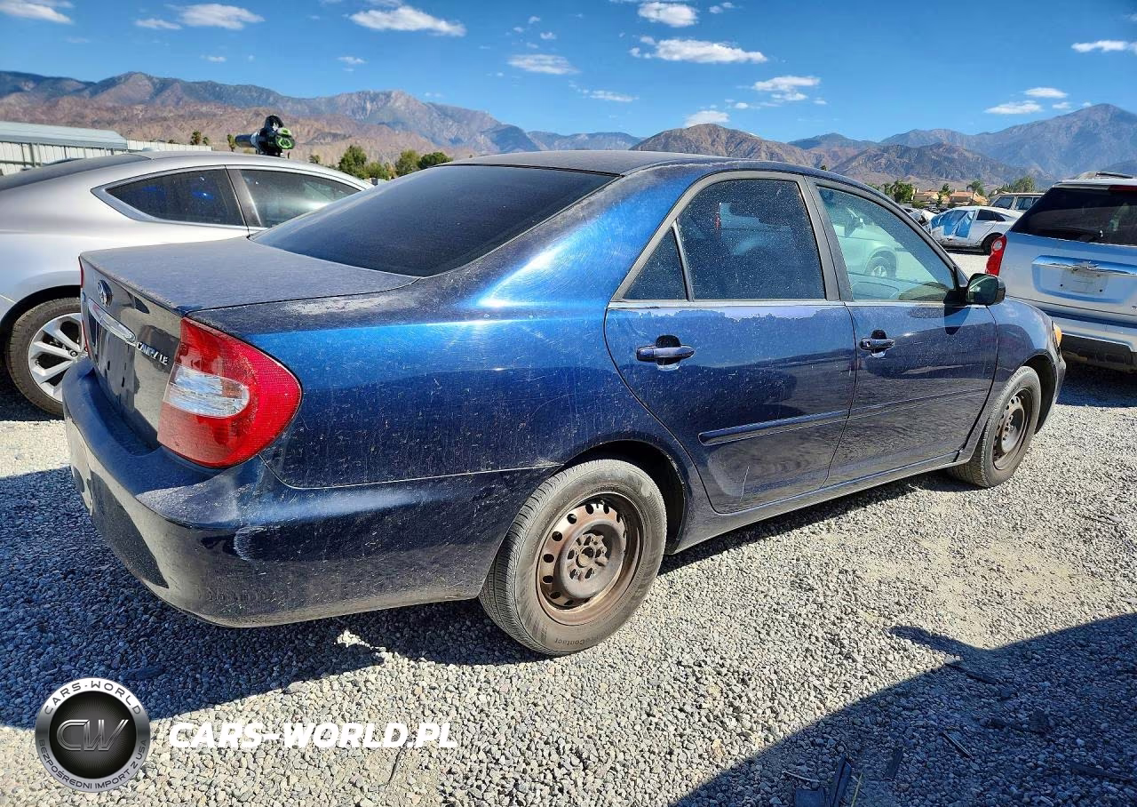 2004 Toyota Camry Le VIN:JTDBE32K340255273 - 3