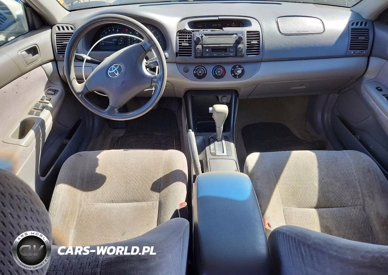 2004 Toyota Camry Le VIN:JTDBE32K340255273 - 8