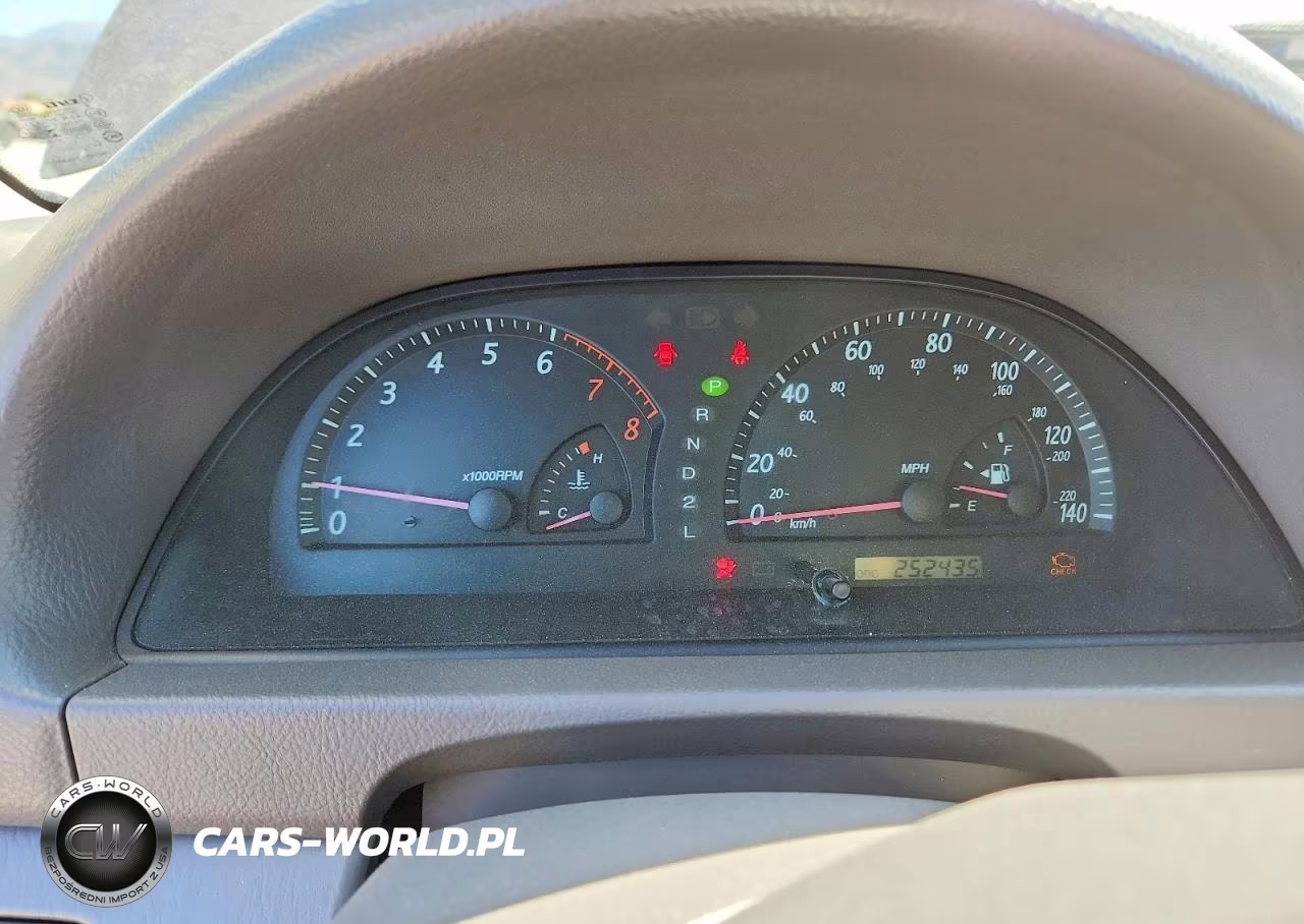 2004 Toyota Camry Le VIN:JTDBE32K340255273 - 9