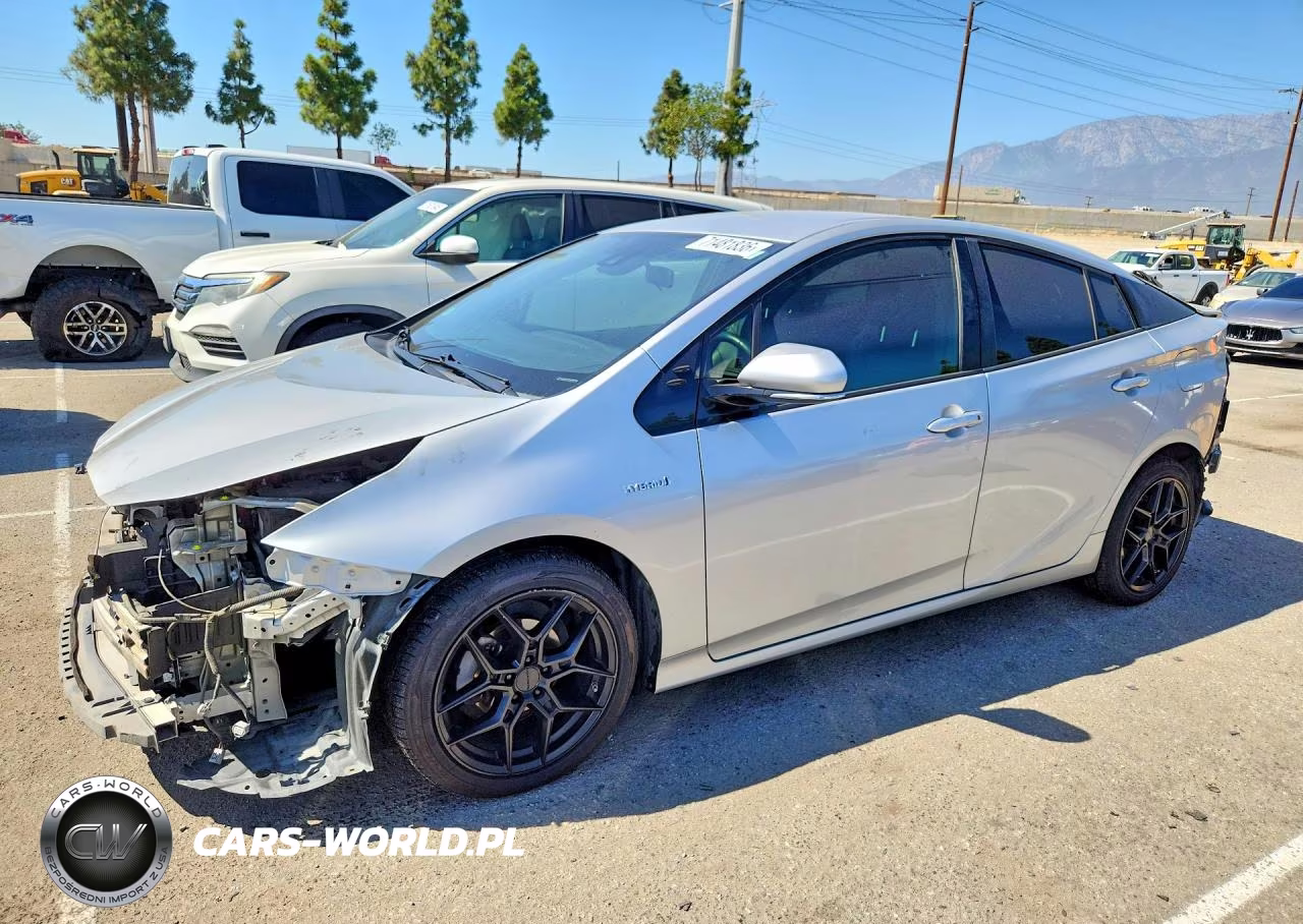 2018 Toyota Prius Three Touring