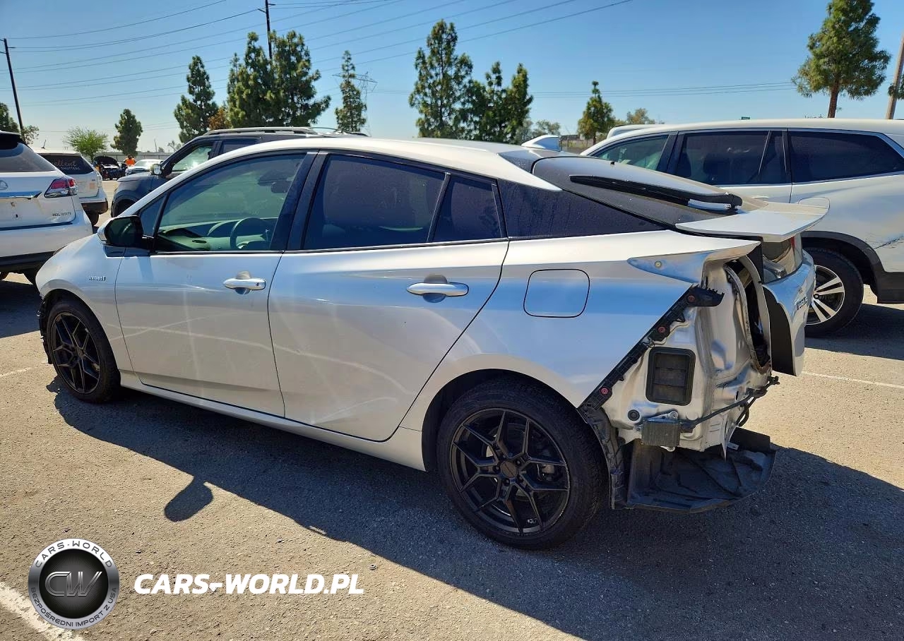 2018 Toyota Prius Three Touring VIN:JTDKARFU9J3553654 - 2