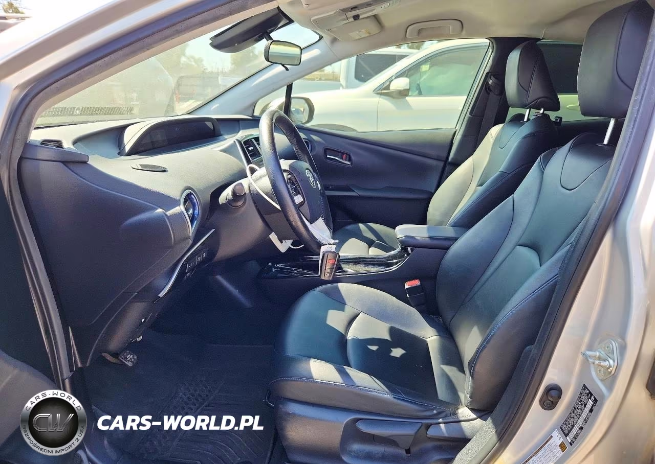 2018 Toyota Prius Three Touring VIN:JTDKARFU9J3553654 - 7