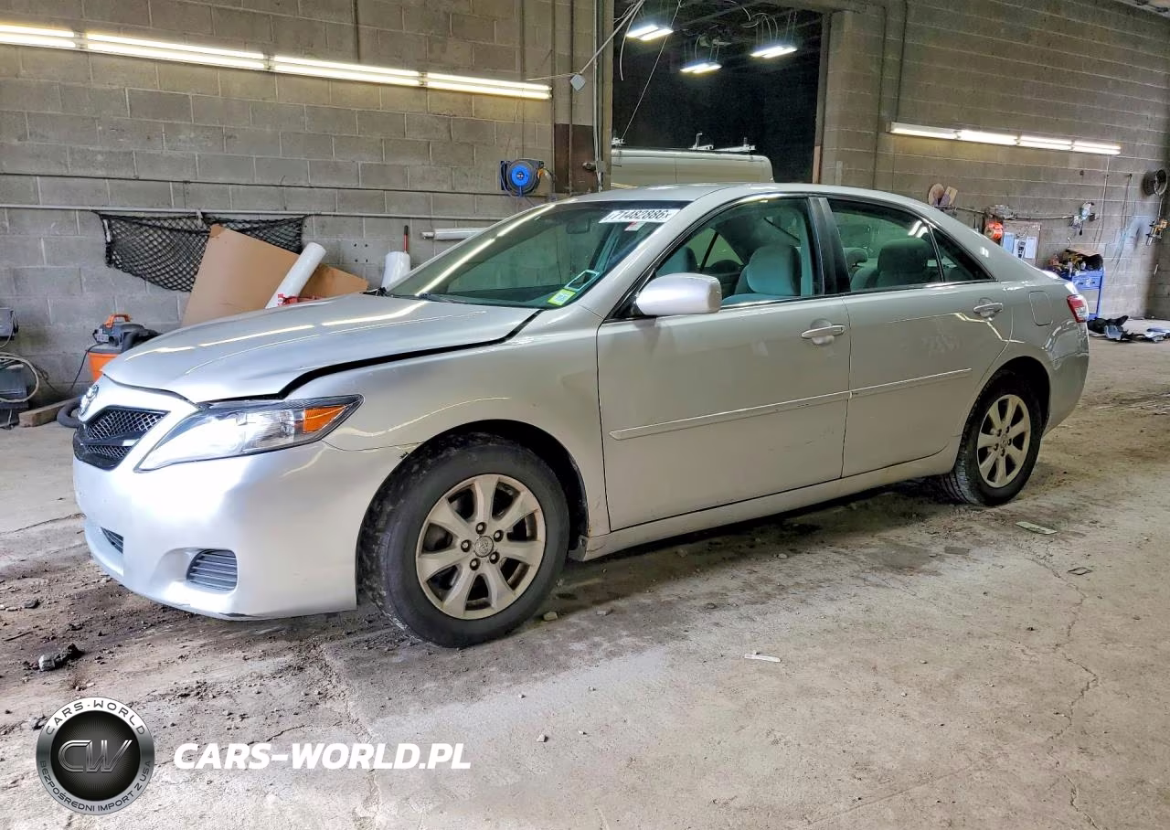 2011 Toyota Camry Le – zdjęcie 1 z 12
