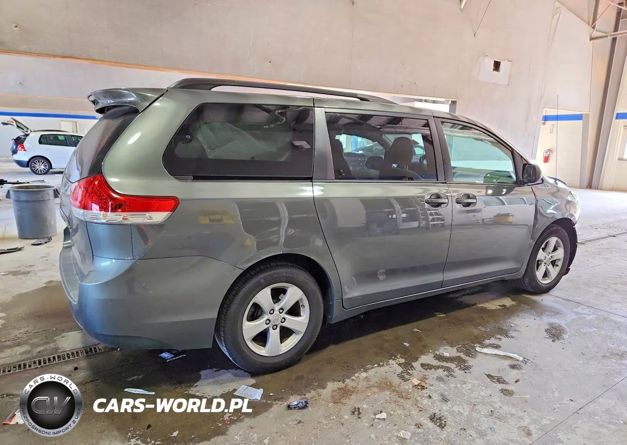 2014 Toyota Sienna Le VIN:5TDKK3DC6ES437921 - 3