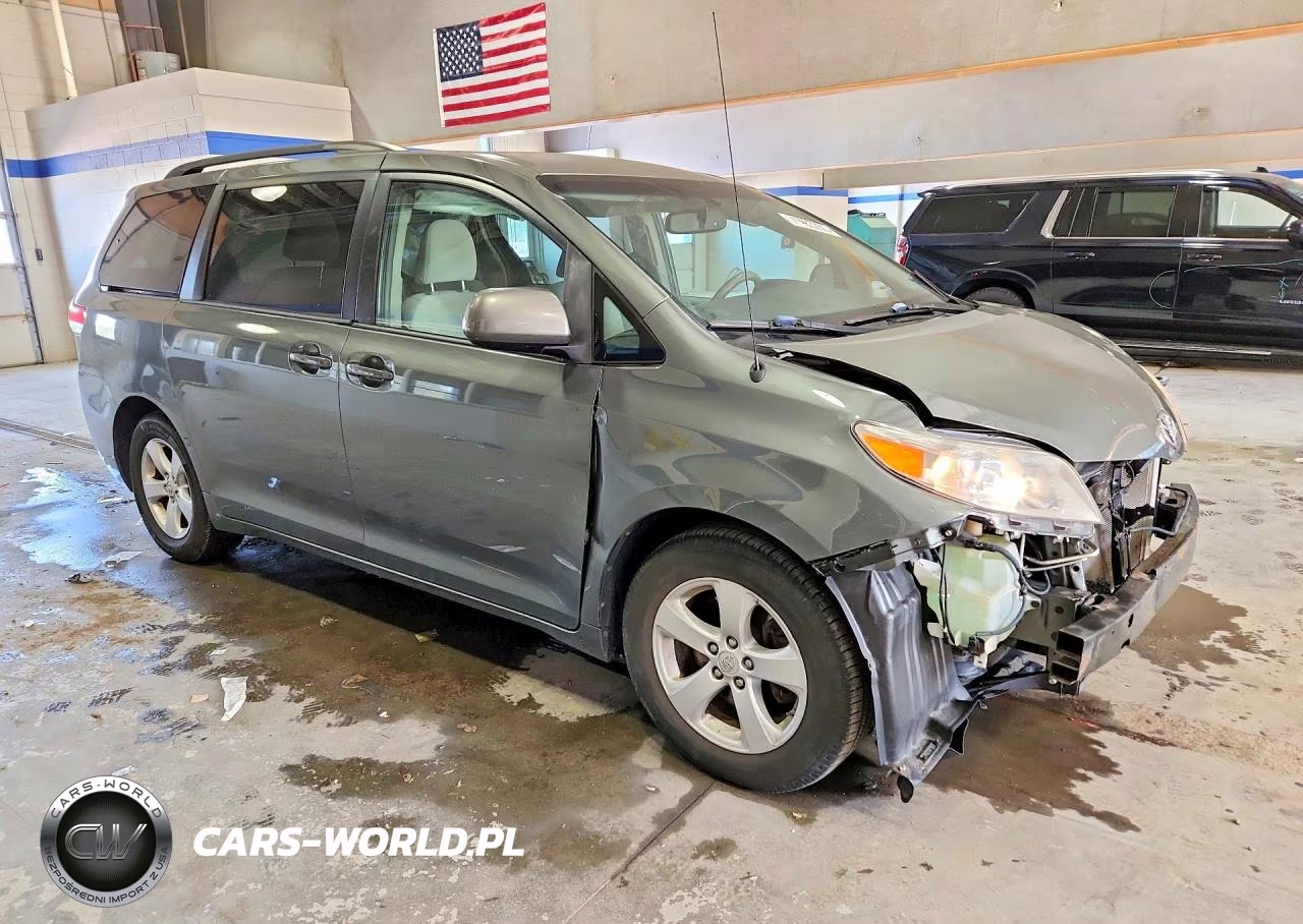 2014 Toyota Sienna Le VIN:5TDKK3DC6ES437921 - 4
