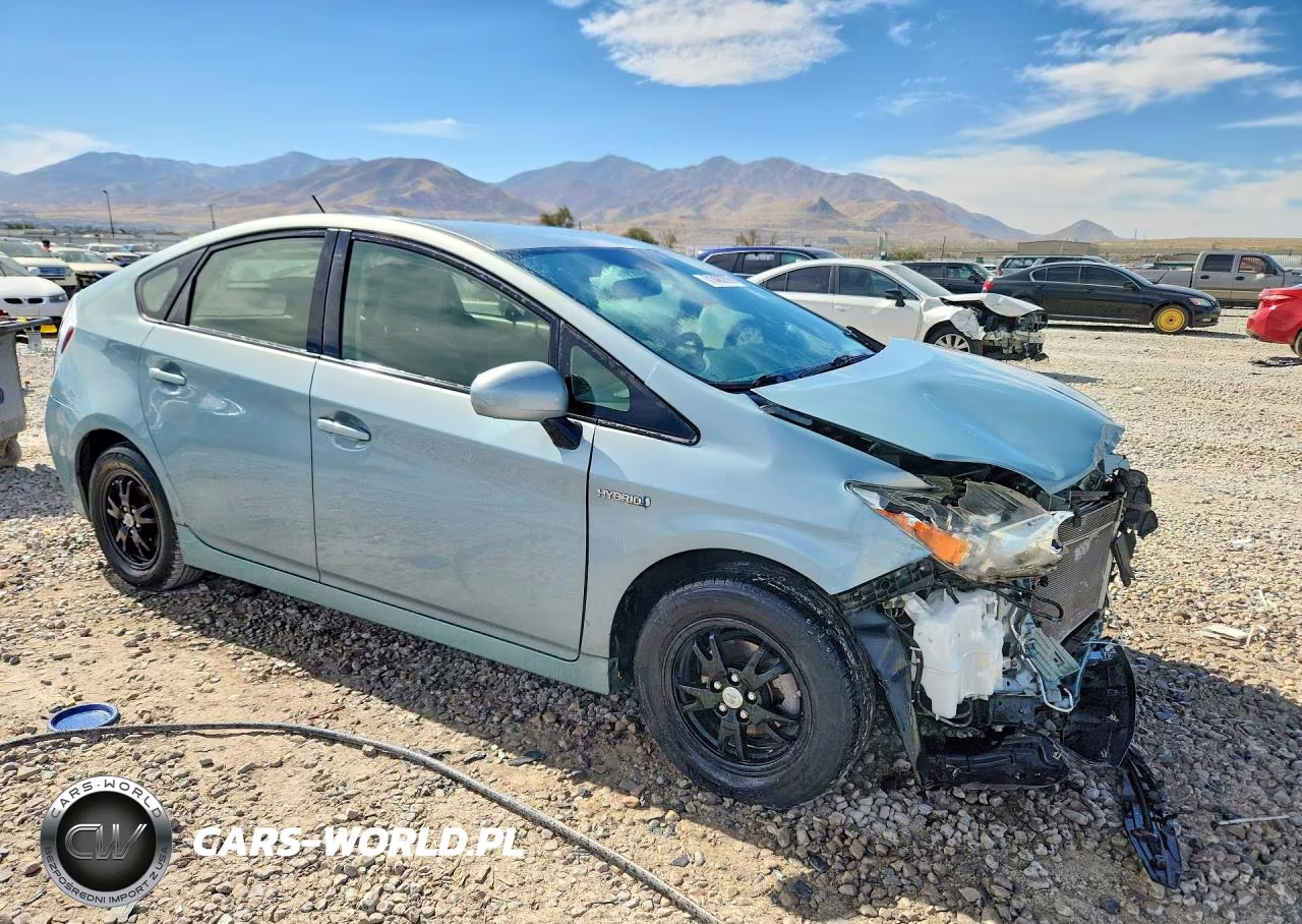 2013 Toyota Prius Two VIN:JTDKN3DU0D5544631 - 4