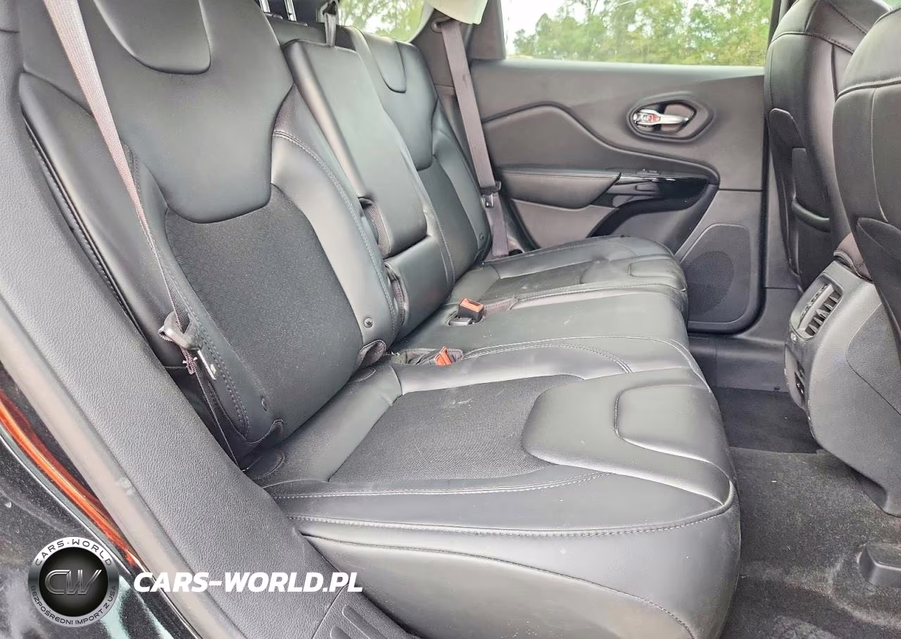 2019 Jeep Cherokee Latitude Plus VIN:1C4PJLLB0KD448292 - 11