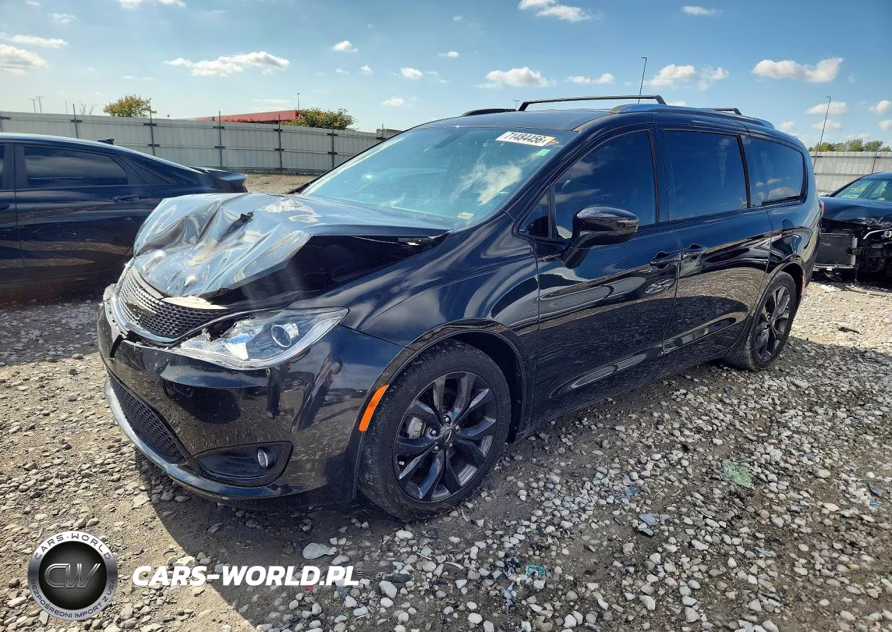 2018 Chrysler Pacifica Touring Plus VIN:2C4RC1FG3JR361934 - 1