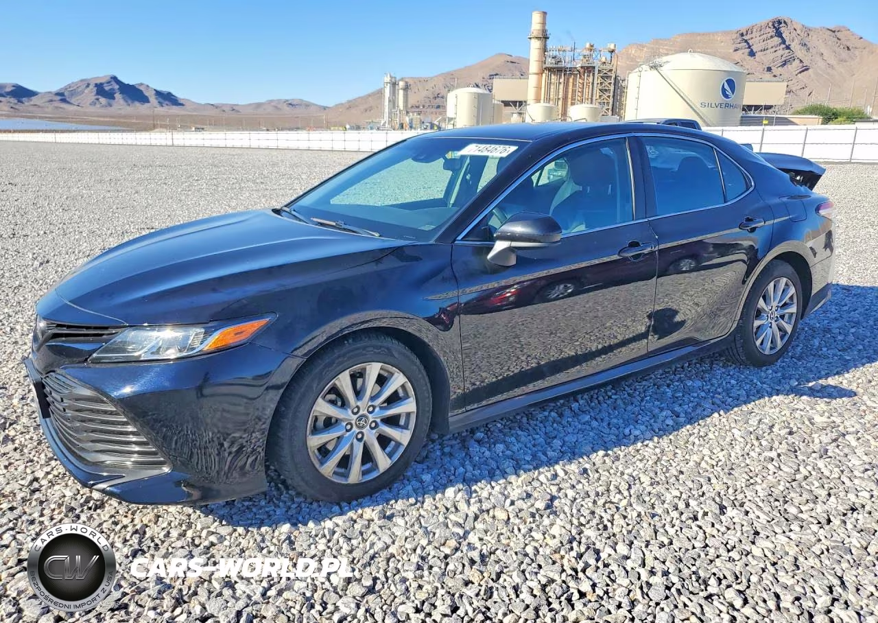 2018 Toyota Camry Le – zdjęcie 1 z 12