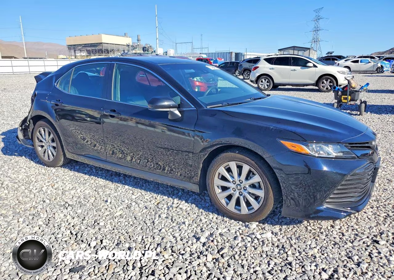 2018 Toyota Camry Le VIN:4T1B11HK2JU511216 - 4