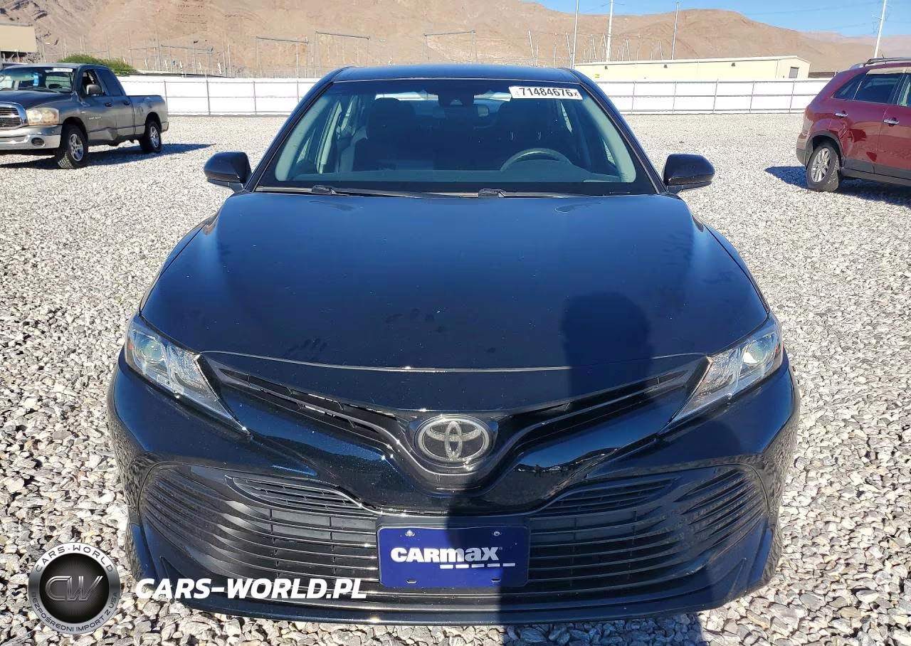 2018 Toyota Camry Le VIN:4T1B11HK2JU511216 - 5