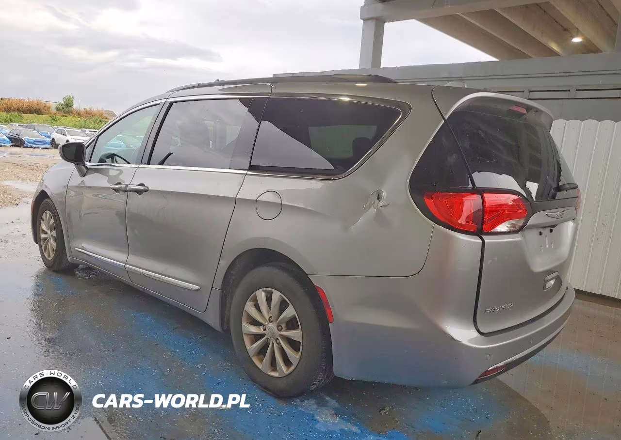 2017 Chrysler Pacifica Touring L VIN:2C4RC1BG1HR544068 - 2