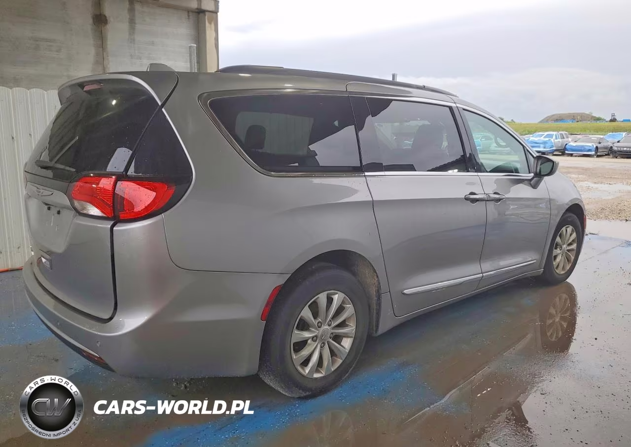 2017 Chrysler Pacifica Touring L VIN:2C4RC1BG1HR544068 - 3
