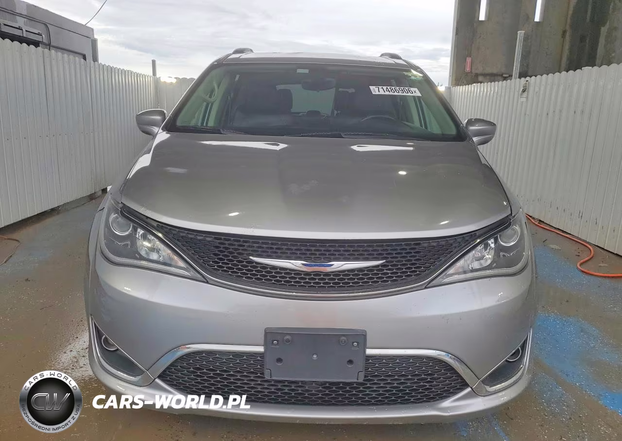 2017 Chrysler Pacifica Touring L VIN:2C4RC1BG1HR544068 - 5