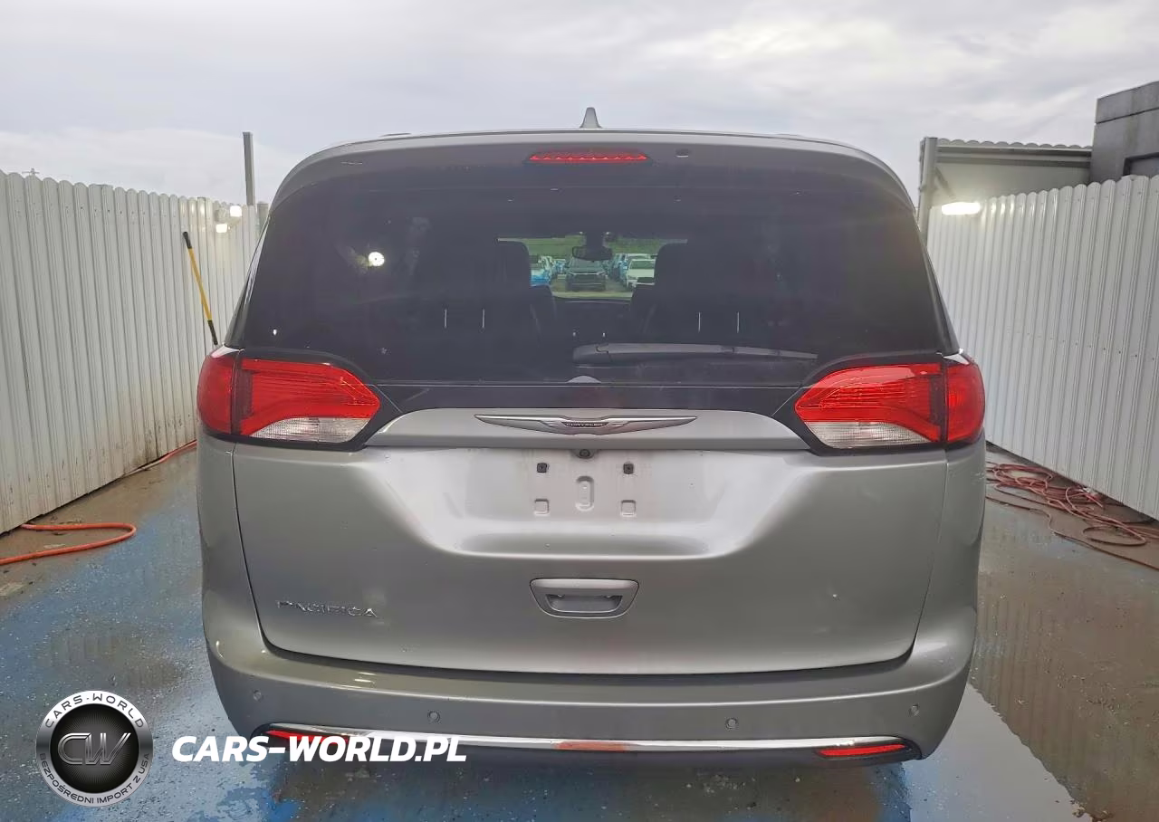 2017 Chrysler Pacifica Touring L VIN:2C4RC1BG1HR544068 - 6