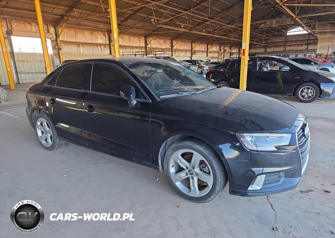 2018 Audi A3 Premium VIN:WAUAUGFF6J1043408 - 4