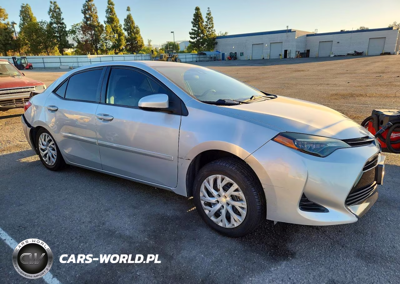 2017 Toyota Corolla Le VIN:5YFBURHEXHP726936 - 4